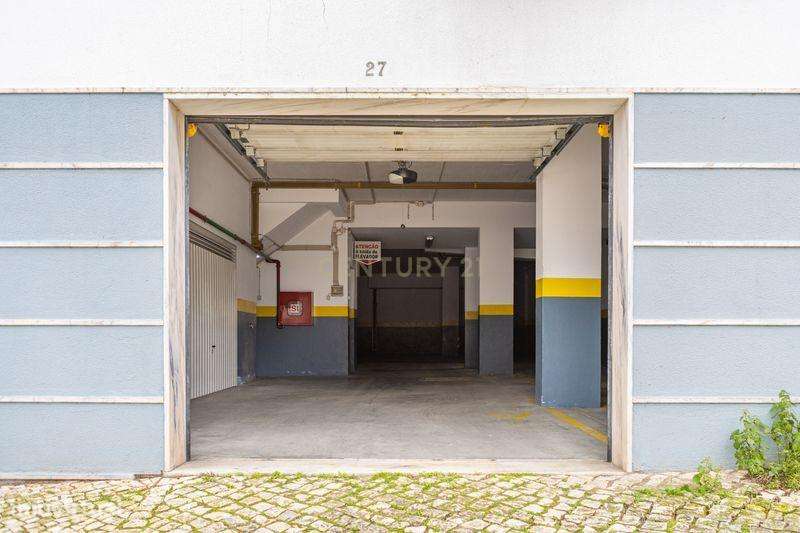 Apartamento T2 com elevador, lugar de estacionamento e arrecadação na-28