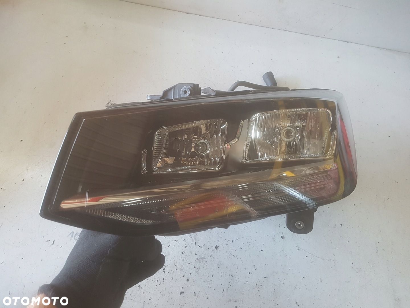 AUDI Q2 16-20r LAMPA LEWA PRZÓD ANGLIK - 1