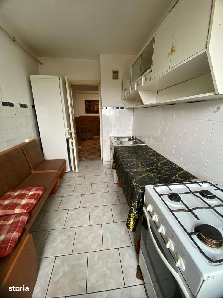 2 DECOMANDATE foarte spatios cu centrala si termopan zona Narcisa-3