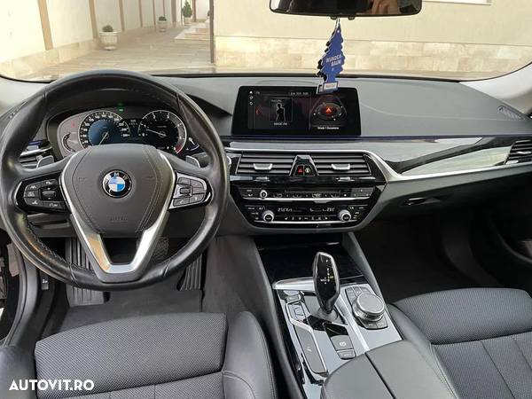 BMW Seria 5 530d xDrive Touring Aut. Sport Line - 11