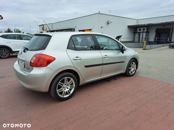 Toyota Auris 2.0 D-4D - 11