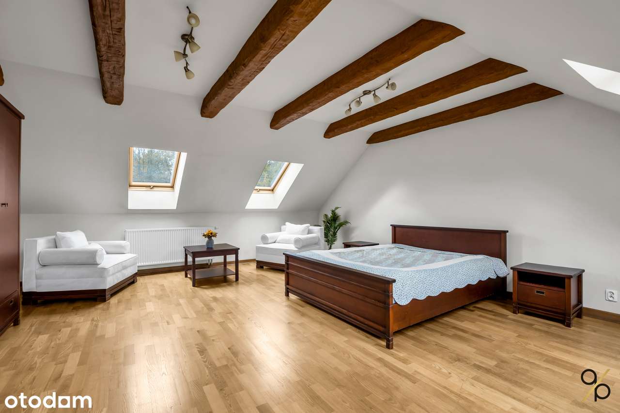 Przestronny dom przy lesie z 2 garażami i użytkowym poddaszem-8