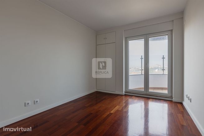 Apartamento T4 com Varanda de 31m2 e vista mar em Matosinhos-26