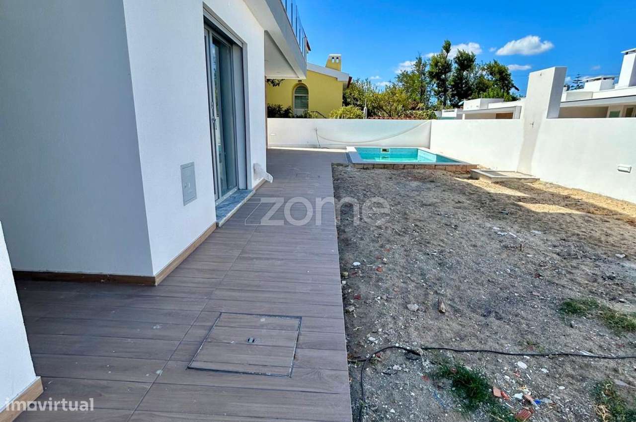 Moradia T4 com piscina, suíte e garagem em Azeitão-37