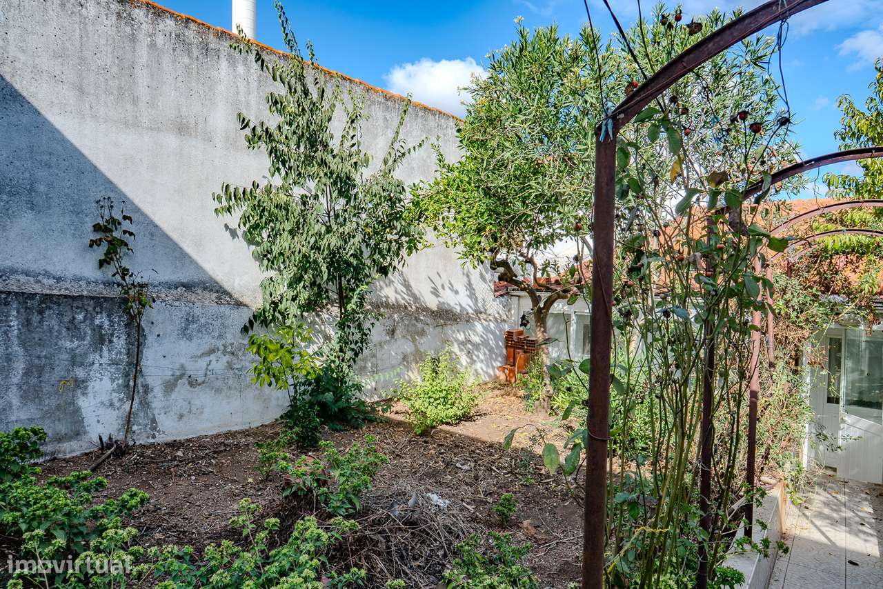 Moradia com Quintal e Garagem à Venda em Viana do Alentejo-36
