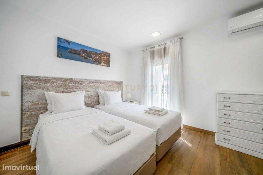 Apartamento T2 com terraços e piscina a 100 metros da praia da Oura –-18