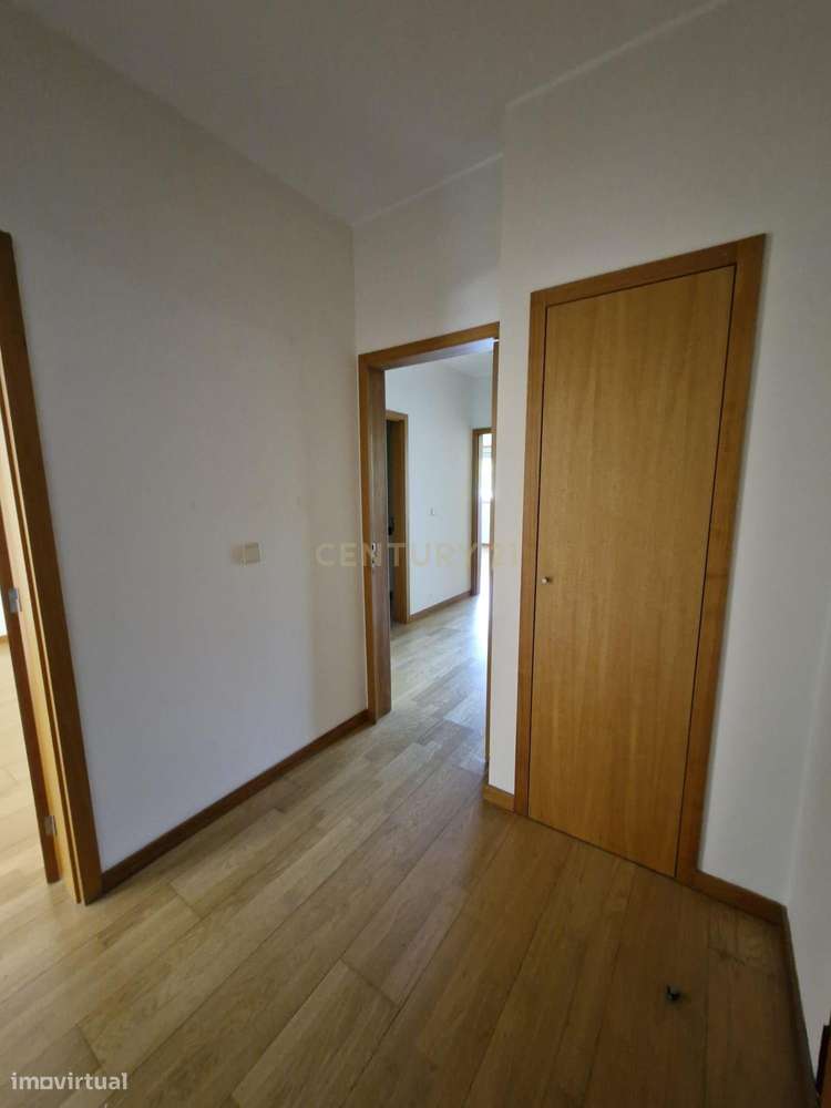 Apartamento T2 em Guimarães com garagem e elevador | ZTRE-03342 - Grande imagem: 4/25