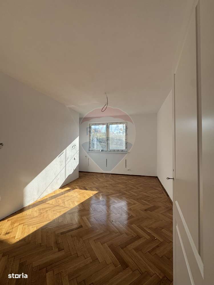 Casă complet renovată la interior în cartierul Vitrometan-1