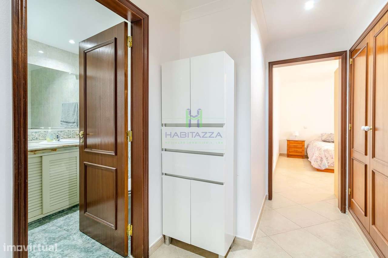 Apartamento T3 no último Piso, com 3 Frentes e Vistas Desafogadas em L-19