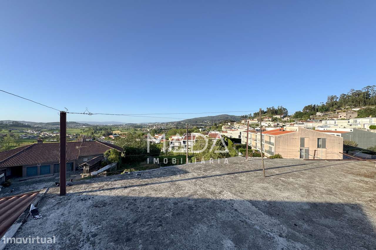 Moradia T2 individual c/480m2 de terreno e anexos em Escudeiros, Braga-24