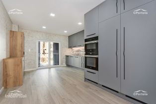 Apartamento T3 - Arquitetura refinada e interiores de layout elegante.