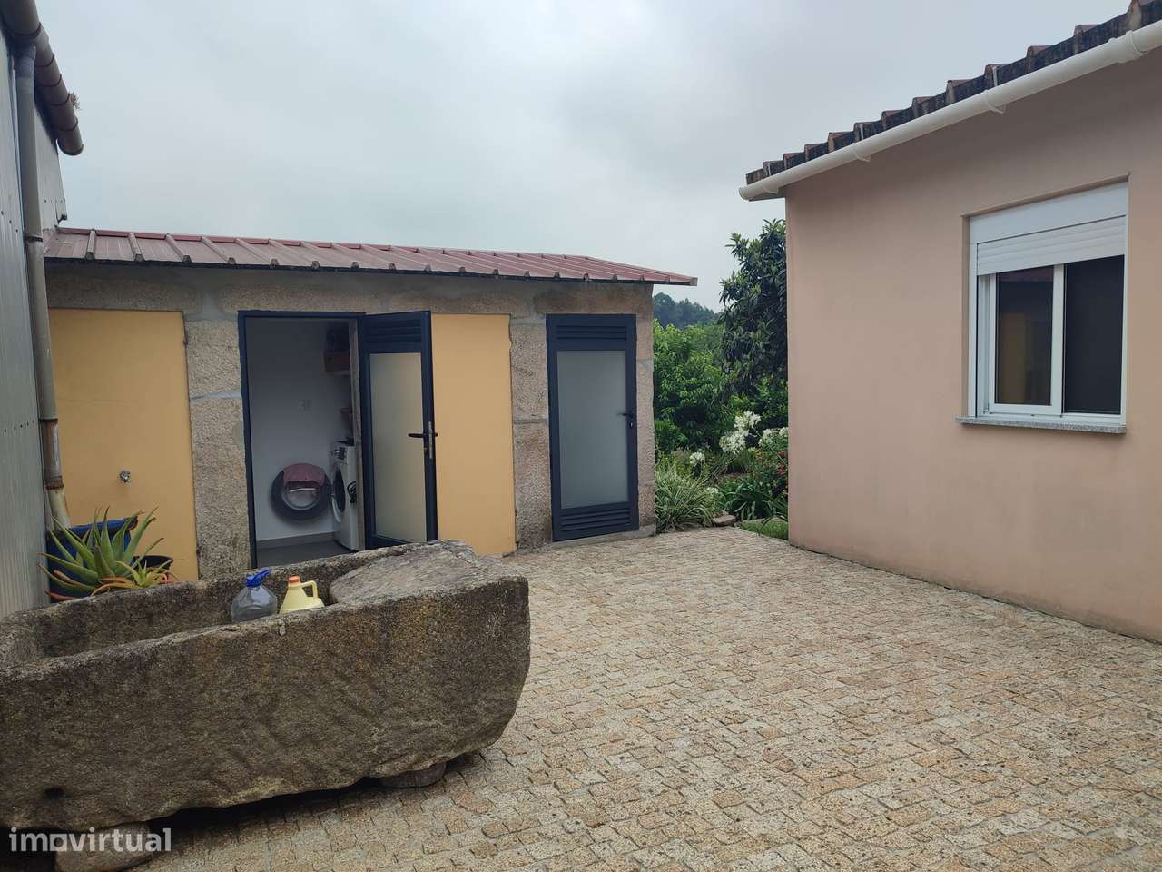 4 casas com tipologias T1, em terreno de  692m2,  à Marina do Freixo-12