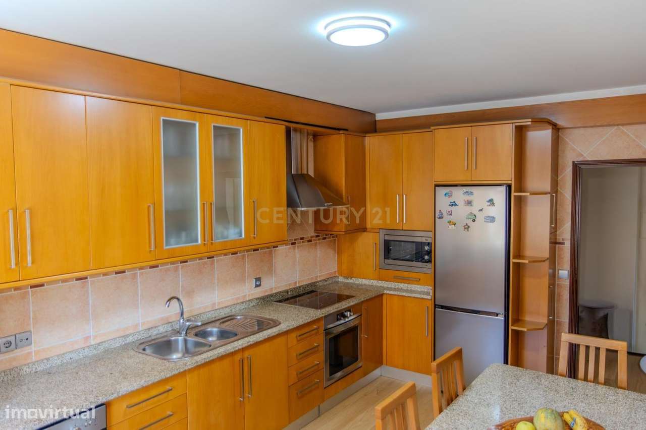T3 Duplex Remodelado e Mobilado com Garagem para 2 carros em Celeirós,-24