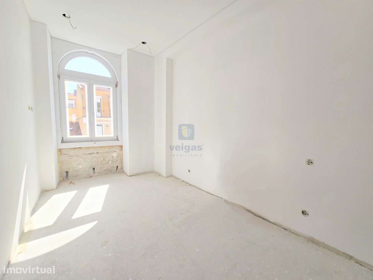 Apartamento T2 com terraço com duas frentes ao nível do RC no empreend - Grande imagem: 3/23