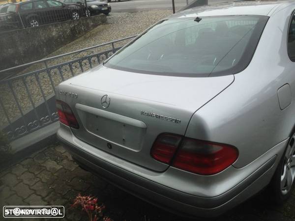 Mercedes Classe CLK 230 Kompressor W 208 de 1998 para peças - 4