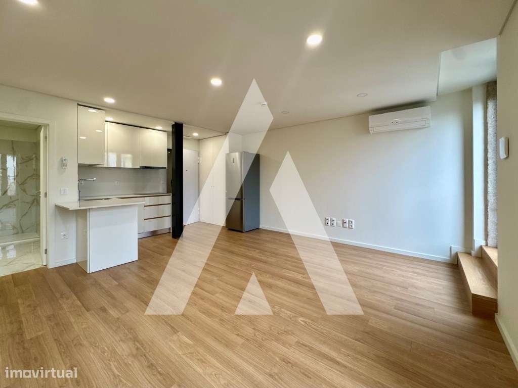 Apartamento T0 com Varanda no Centro do Porto - Grande imagem: 3/31