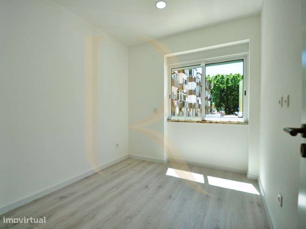 Apartamento T2 Totalmente remodelado em Almada-8