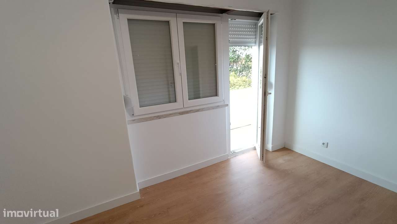 T3 c/ 3 frentes, localizado no Montijo, c/ 3 varandas - remodelado-10