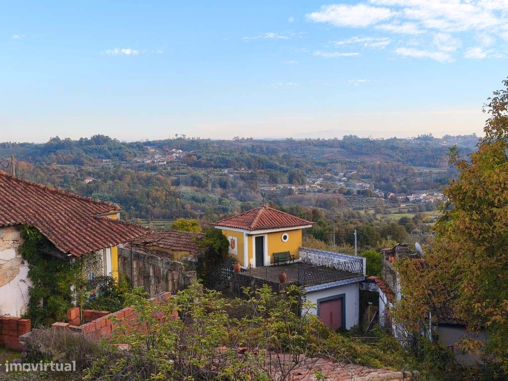 Oportunidade absolutamente imperdível - Moradia com parte renovada ...-43