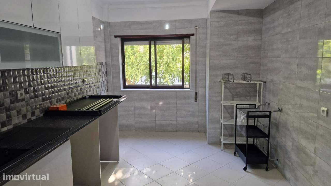 Excelente apartamento T2 Vale do Cobro-1