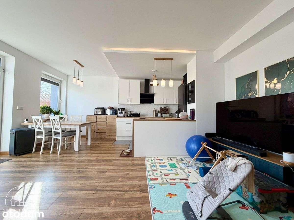 Dwupoziomowe M3 z tarasem i miejscami parkingowymi-1