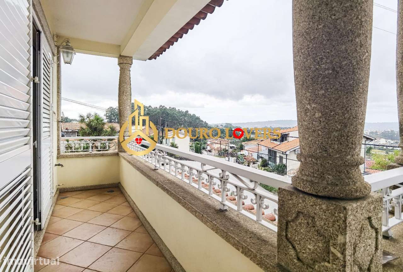 Moradia T4 com Piscina e Jardim em Ferreira - Paços de Ferreira-21