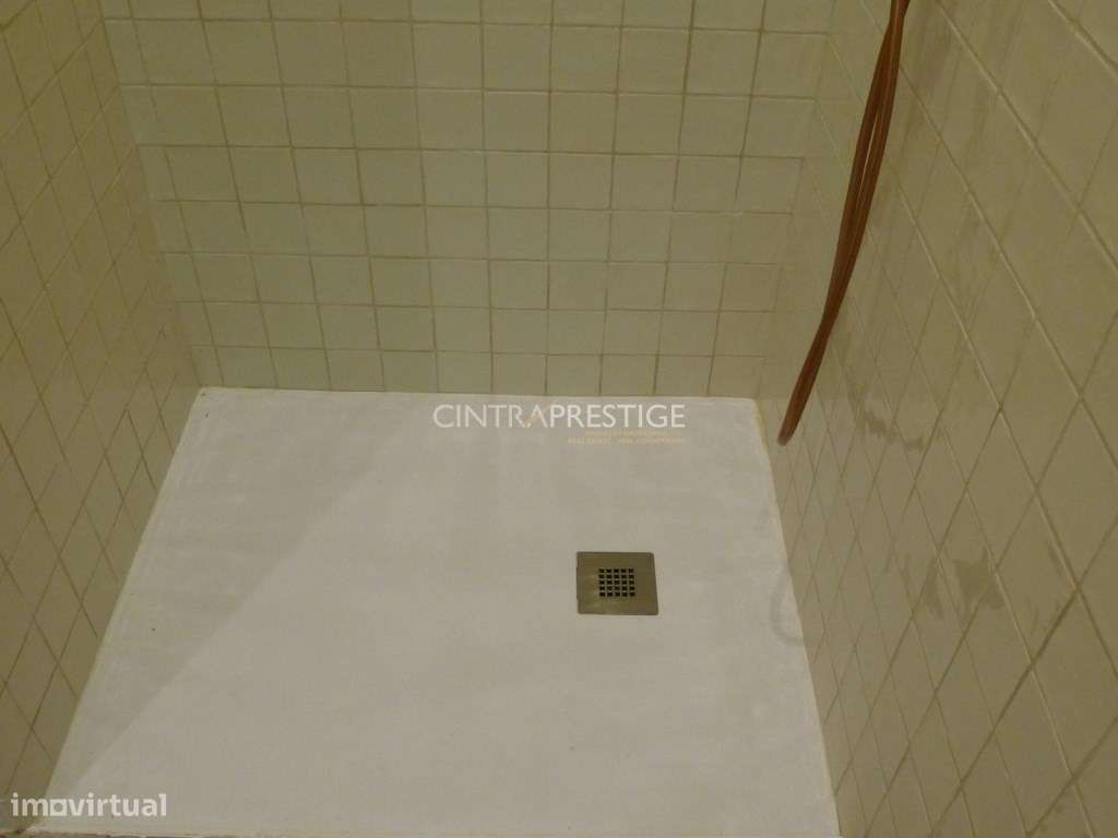 Moradia T2 totalmente recuperada em Almoçageme-25