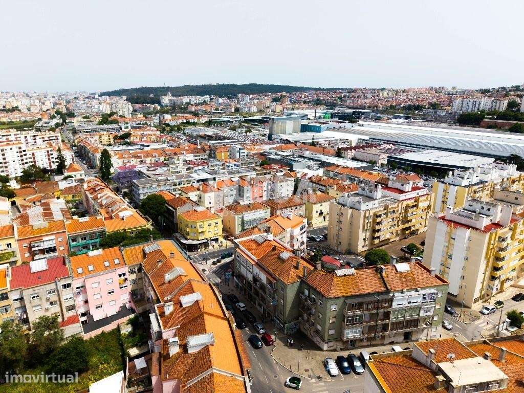 Excelente oportunidade no centro da Amadora: Apartamento T2 com locali-23