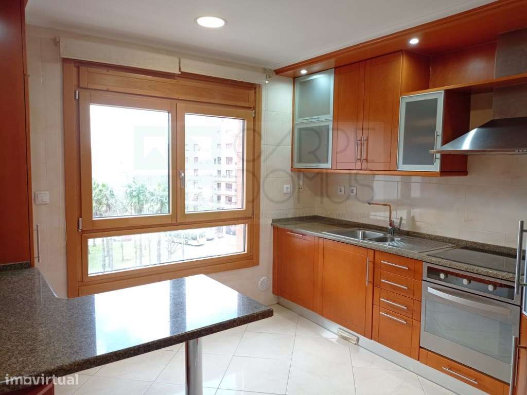 Apartamento T3 - remodelado, com estacionamentos, nas Colinas do Cr... - Grande imagem: 3/36