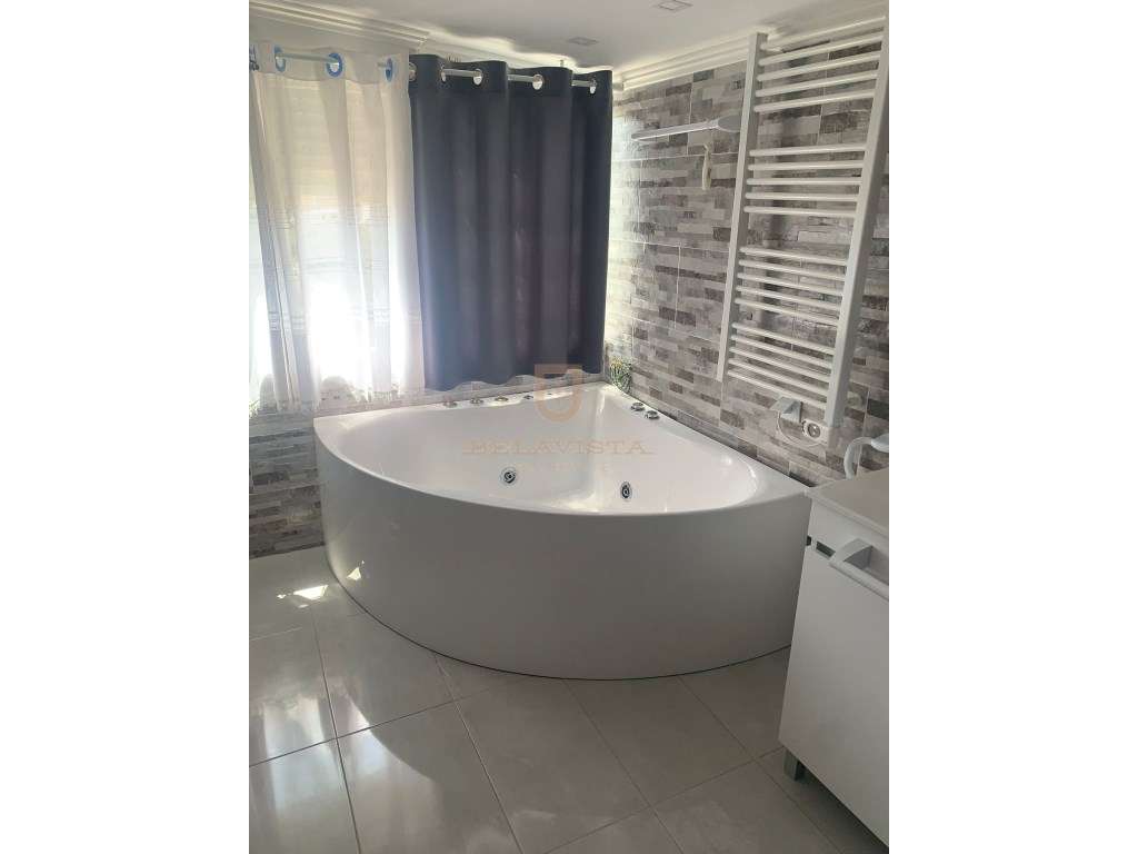 Moradia Geminada T3 renovada com luxo - Paialvo - Tomar-14