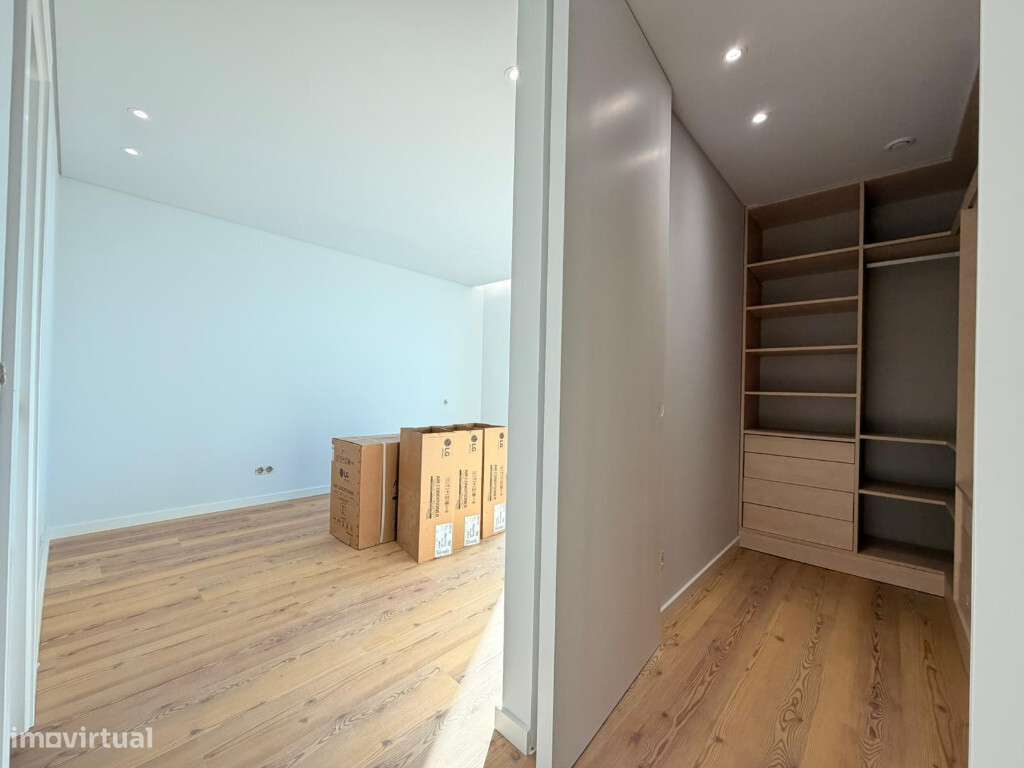 Apartameto T4 Duplex com  garagem em zona da Solum-8