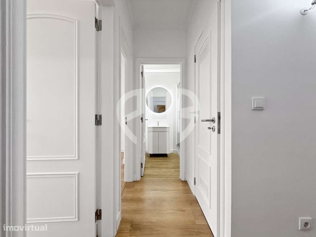 Apartamento T3 Totalmente Remodelado // Estrada da Luz-5