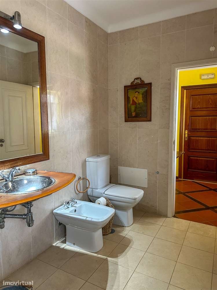 Moradia T5 com piscina e jardim a poucos metros da Praia do Alemão – A-30