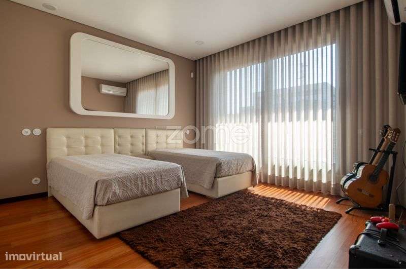 Luxuosa Moradia T4 com Piscina localização privilegiada em Ermesinde - Grande imagem: 5/8