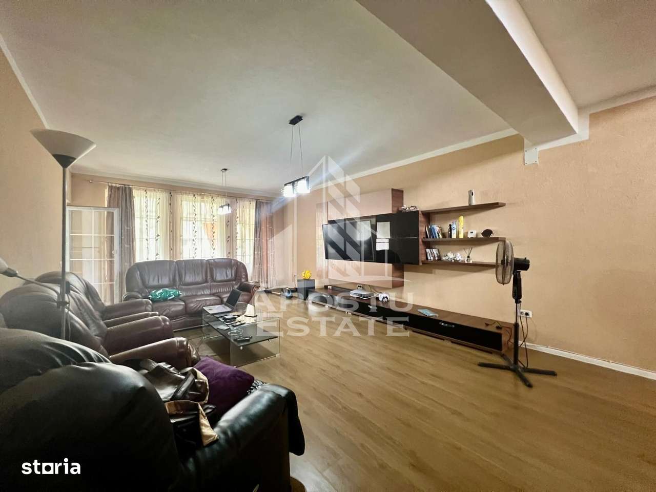 Jumatate de duplex cu 6 camere in Mosnita Noua, la asfalt, cu garaj - Imagine principală: 2/13