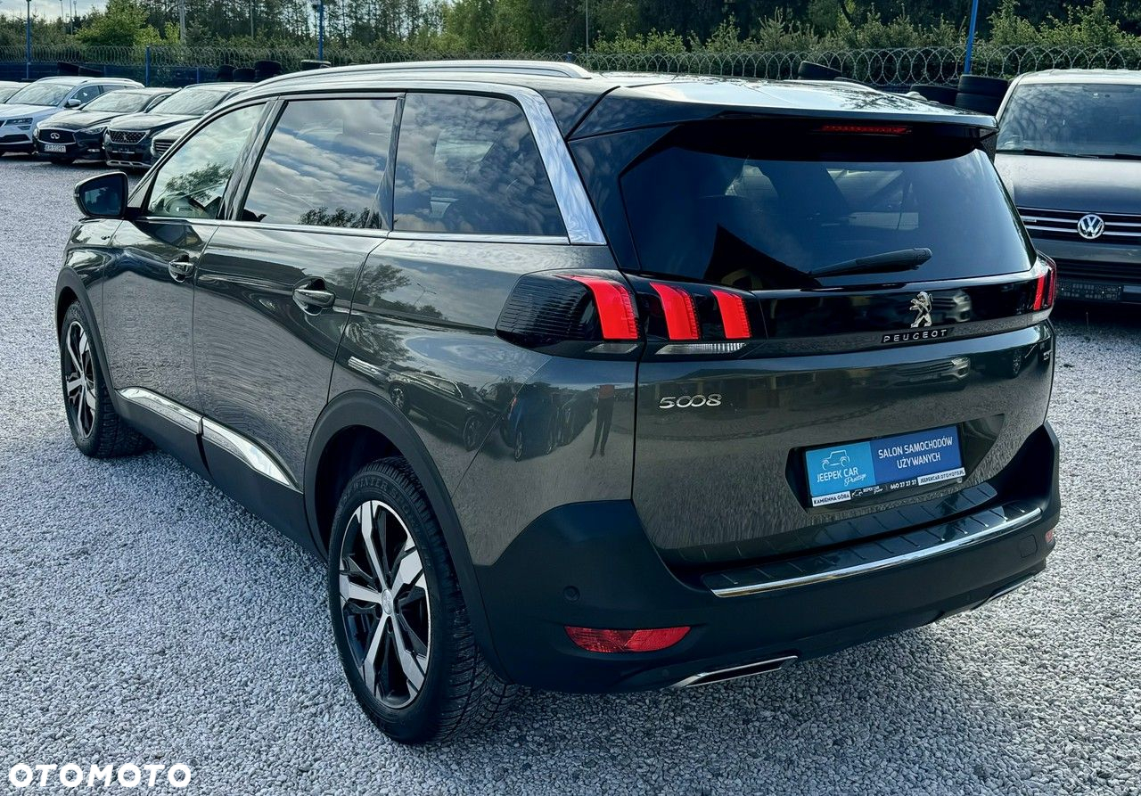 Peugeot 5008 - 8