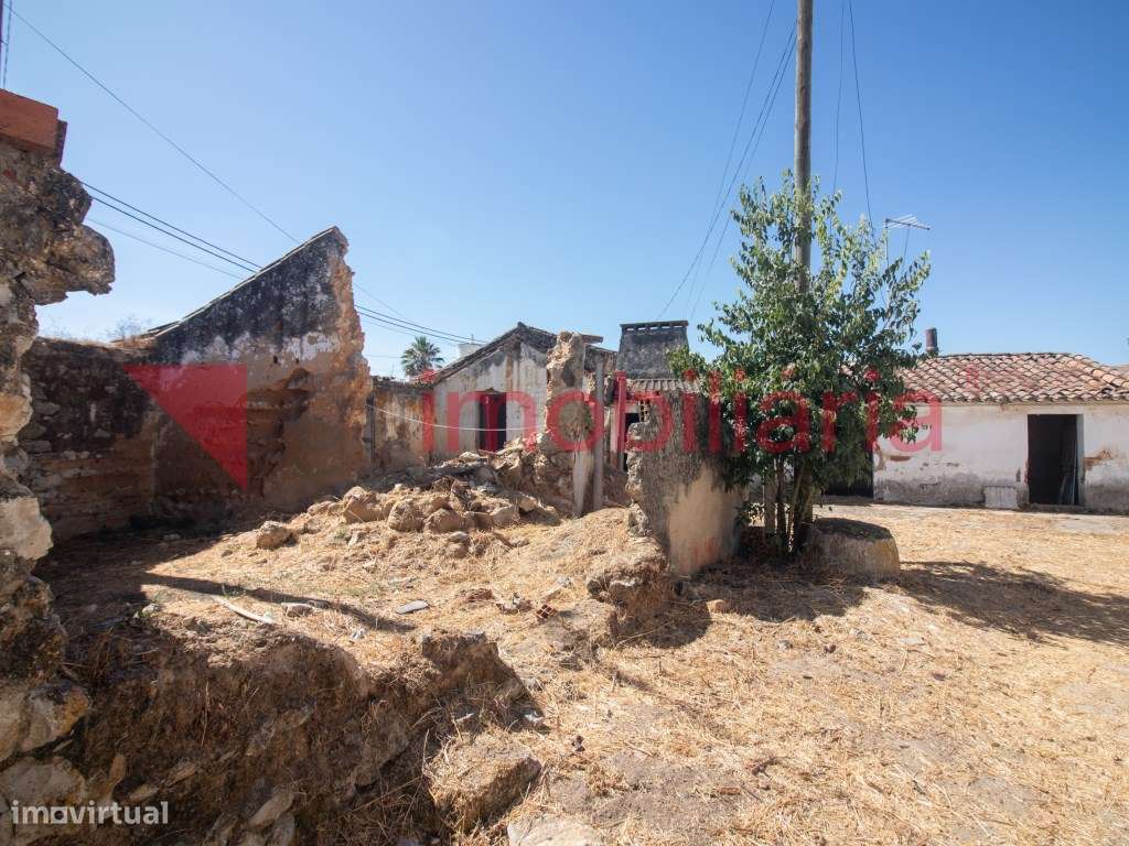 Moradia para Renovar - Grande imagem: 2/16