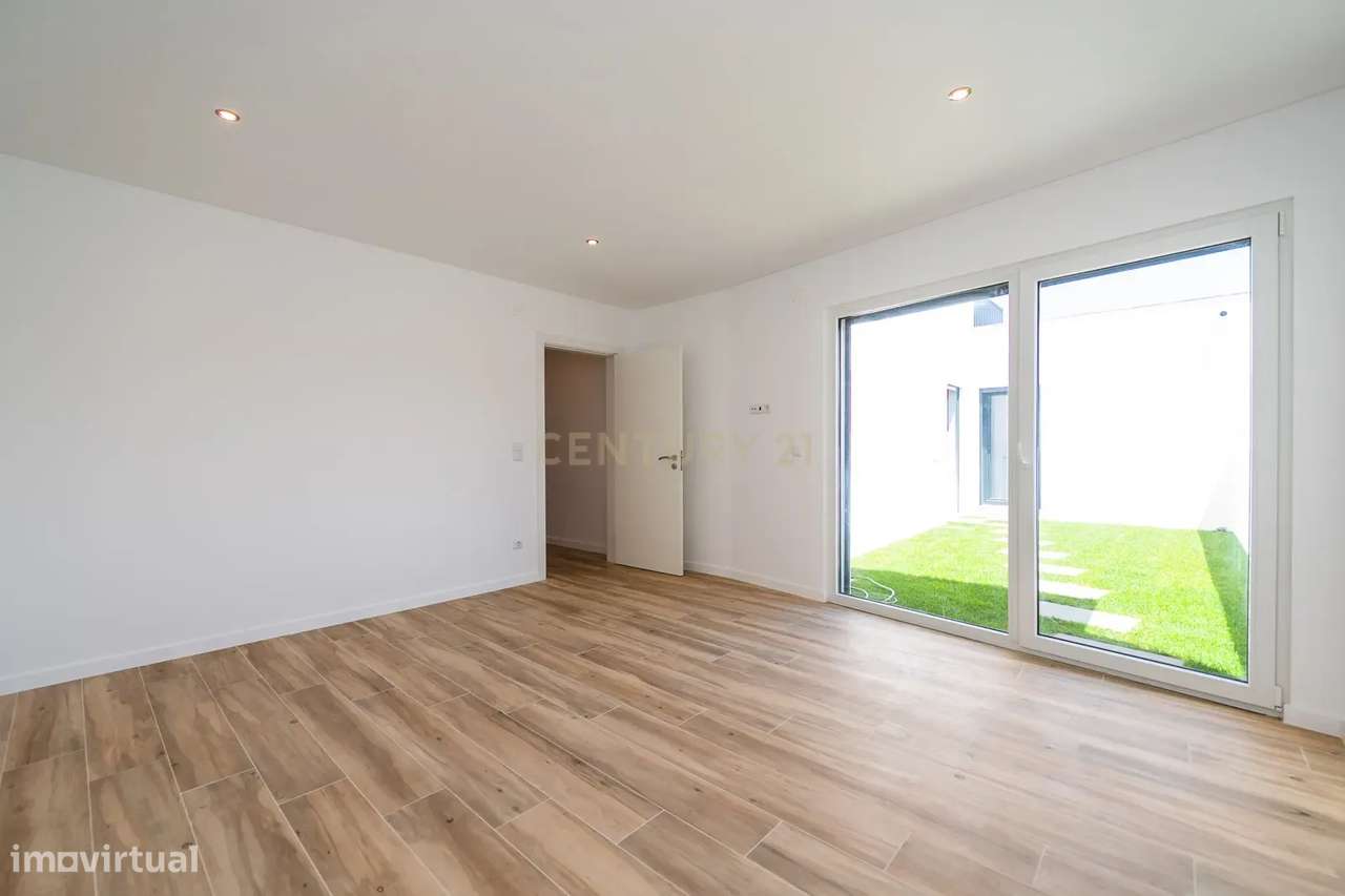 Sintra - Bolembre , moradia T4 nova, construção moderna e linhas conte-18