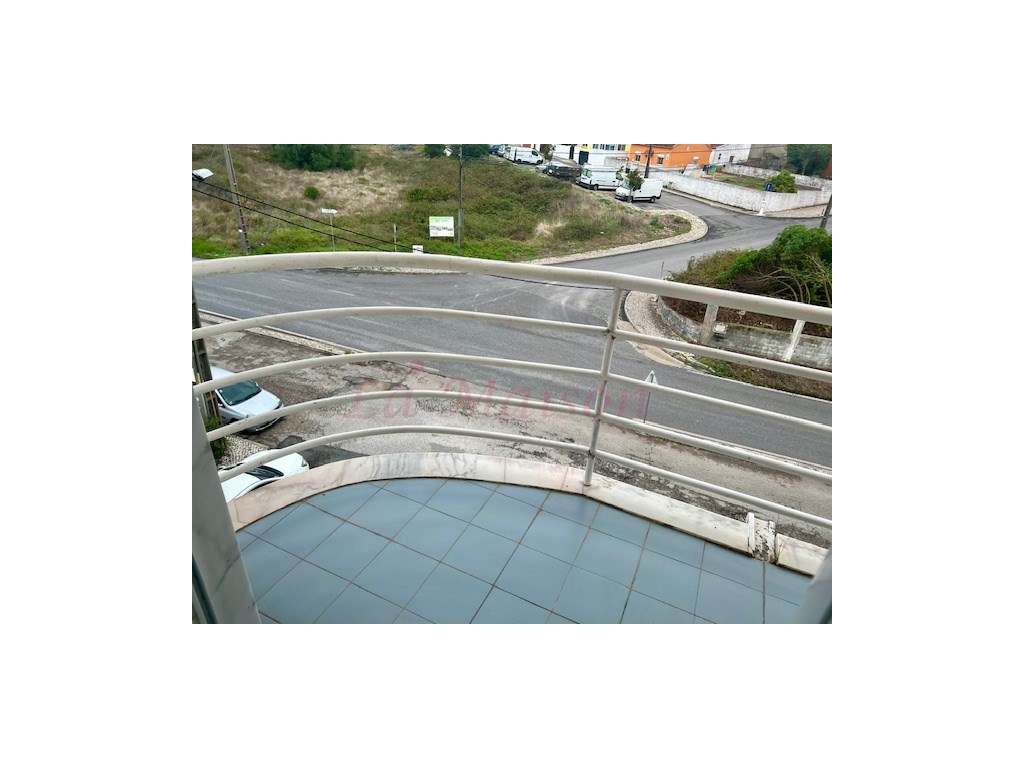 Apartamento T3+1 em Casal de Cambra-24