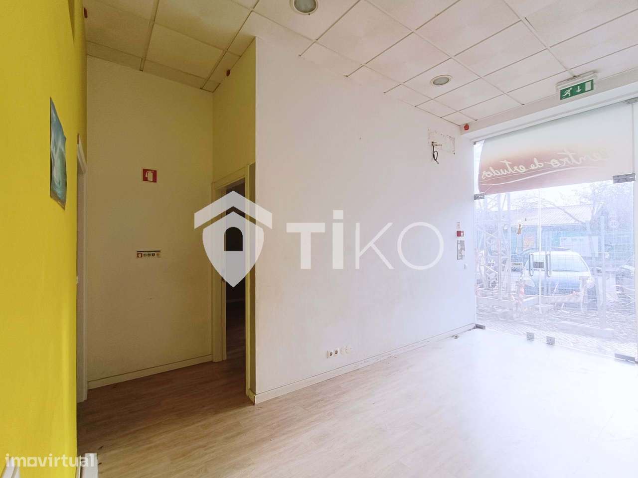 Espaço comercial com 2 montras com gabinetes no Lumiar - Grande imagem: 4/24