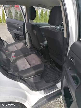 Mitsubishi Outlander 2.2 DID Instyle Navi - 11