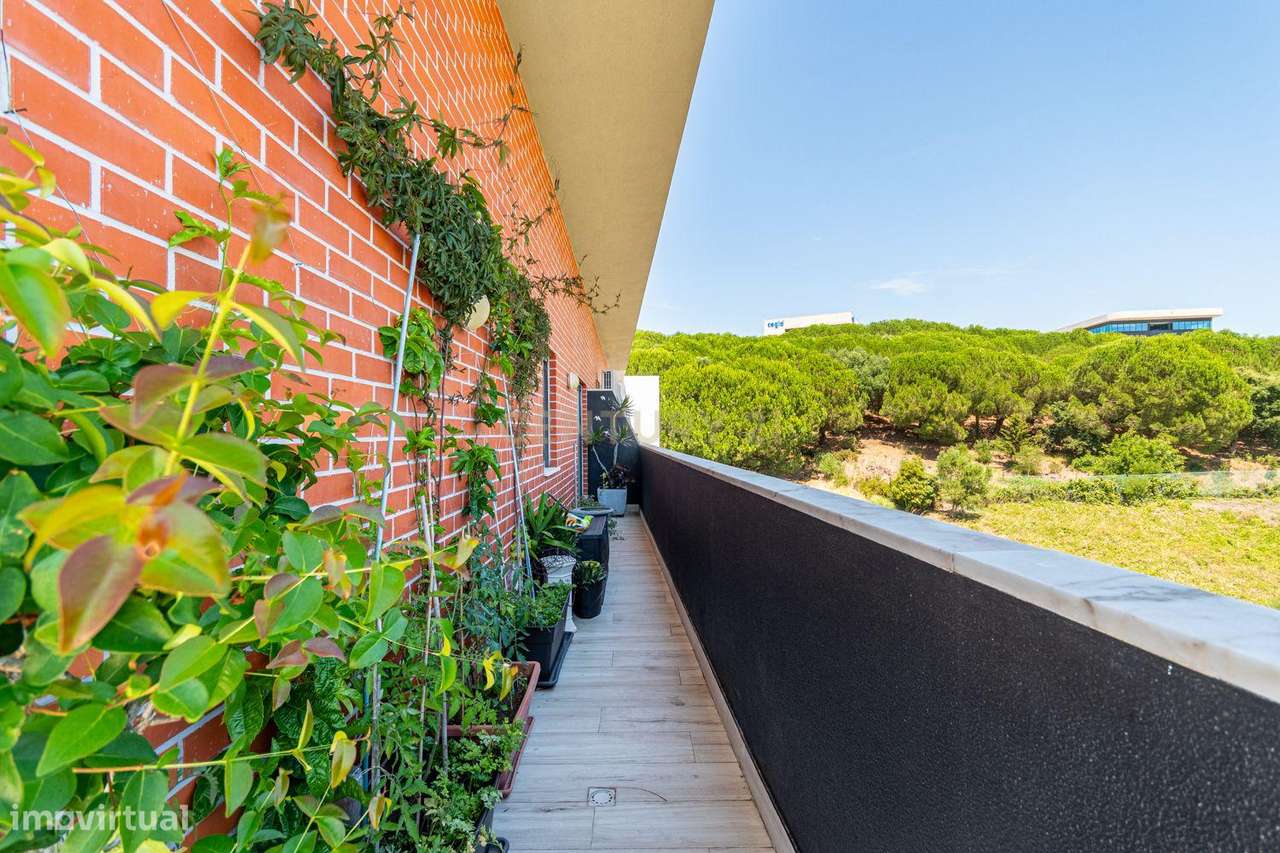 Apartamento Único T2 de 82m2 com Terraço de 75m2 em Porto Salvo-25