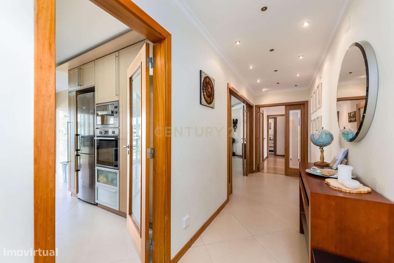 Apartamento T3 com 2 Box e 2 Suítes. Vista Panorâmica em Oeiras-4
