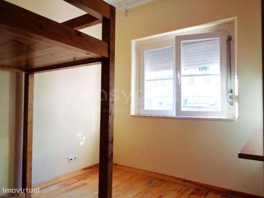 Apartamento T2 com Logradouro, Anexo e Churrasqueira - Olival Basto - Grande imagem: 4/17