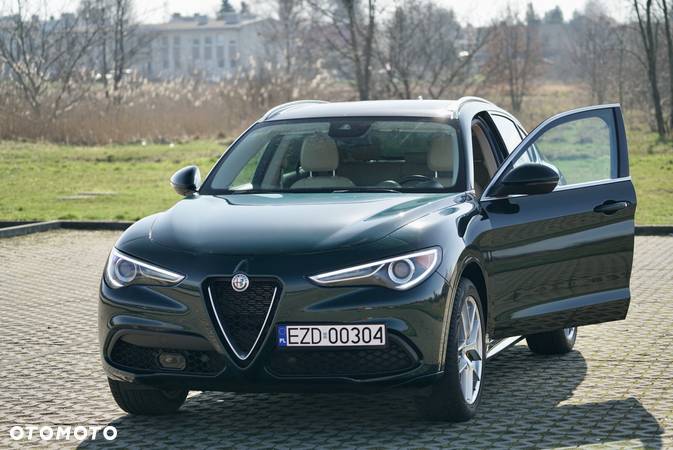 Alfa Romeo Stelvio 2.0 Turbo 16V AT8-Q4 Lusso Ti - 1