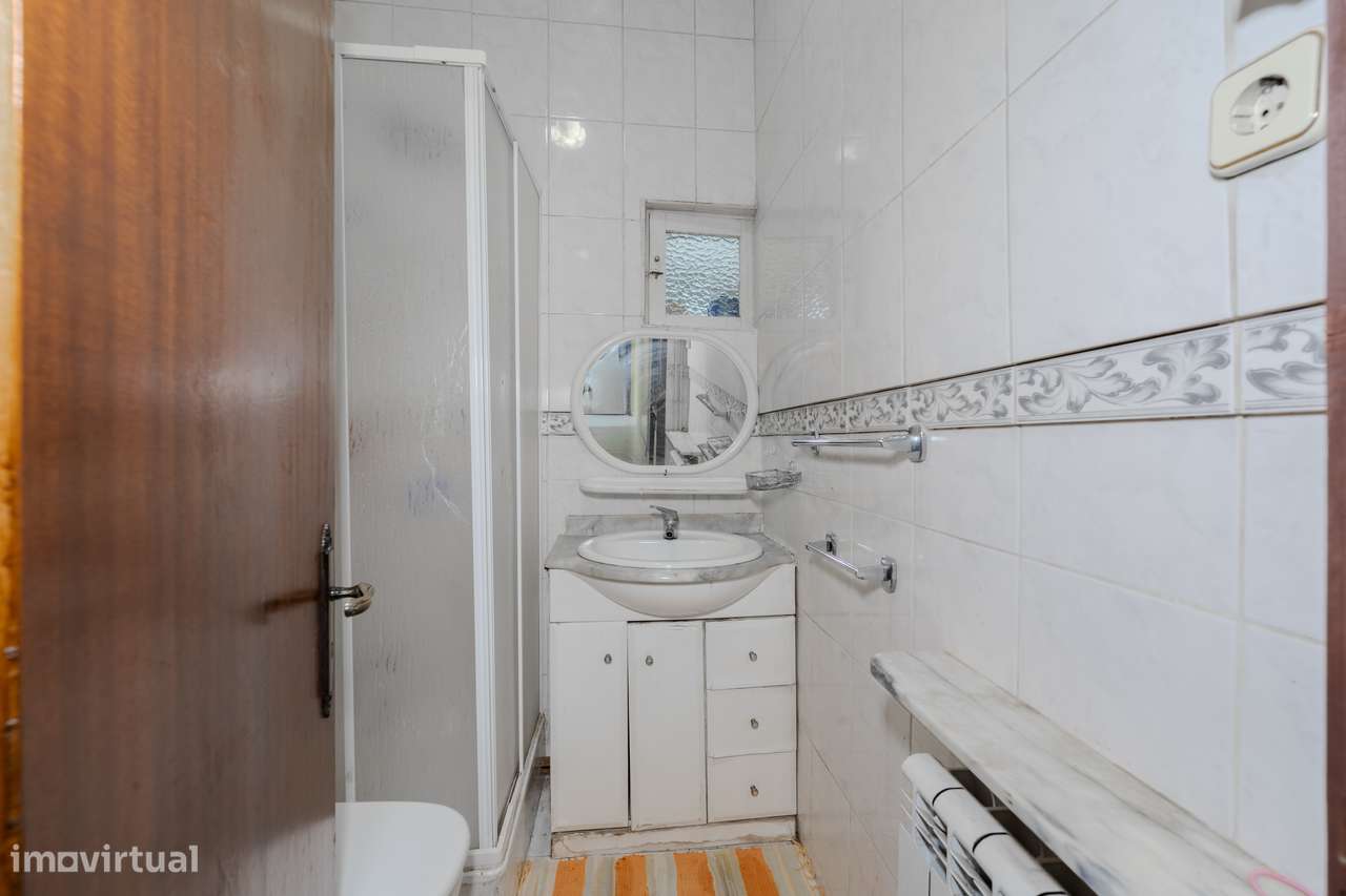 Moradia T2 para venda na Rua dos Emigrantes, Nogueira, Braga-12