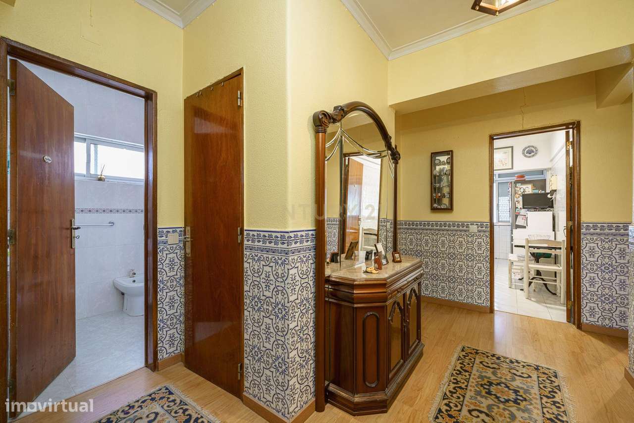 Apartamento T4 Transformado em T3 situado no bairro do Montalvão -Setú-10