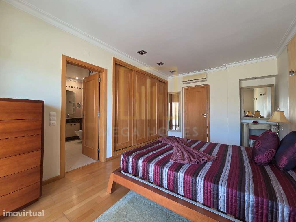 Moradia T5 com piscina + Apartamento T3, em centro de Lagoa (Algarve)-37