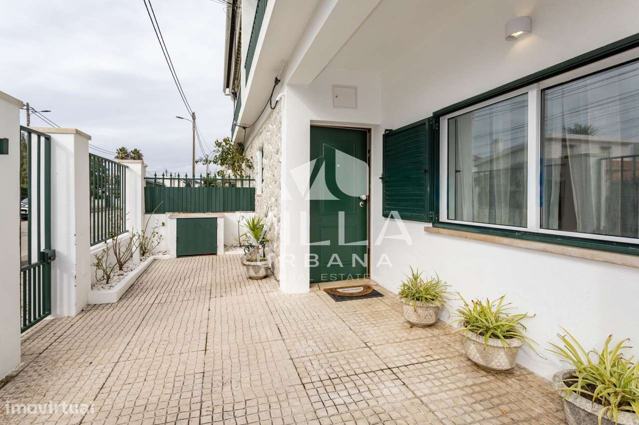 Moradia T3 +1 com Garagem localizada numa zona tranquila em Belverde-33