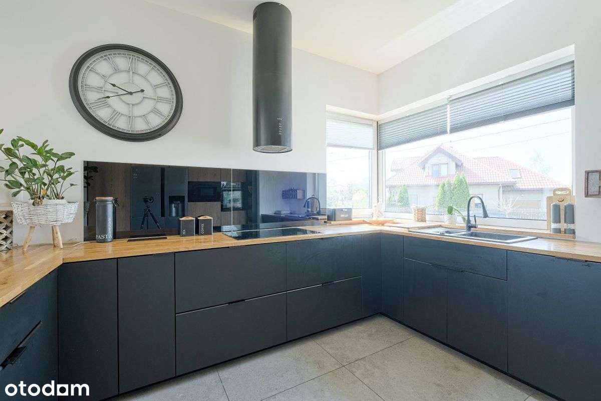 Ładny przestronny i funkcjonalny dom-11